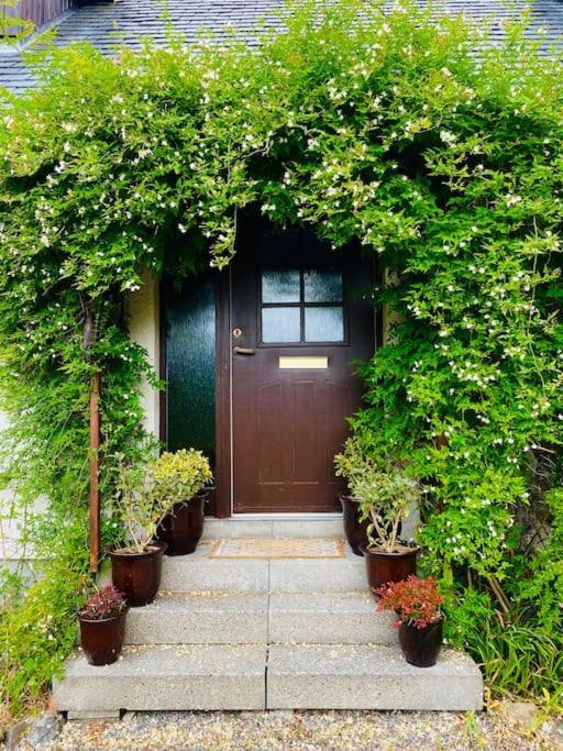 Tarmachan Cottage - West Highland Getaway フォート・ウィリアム エクステリア 写真