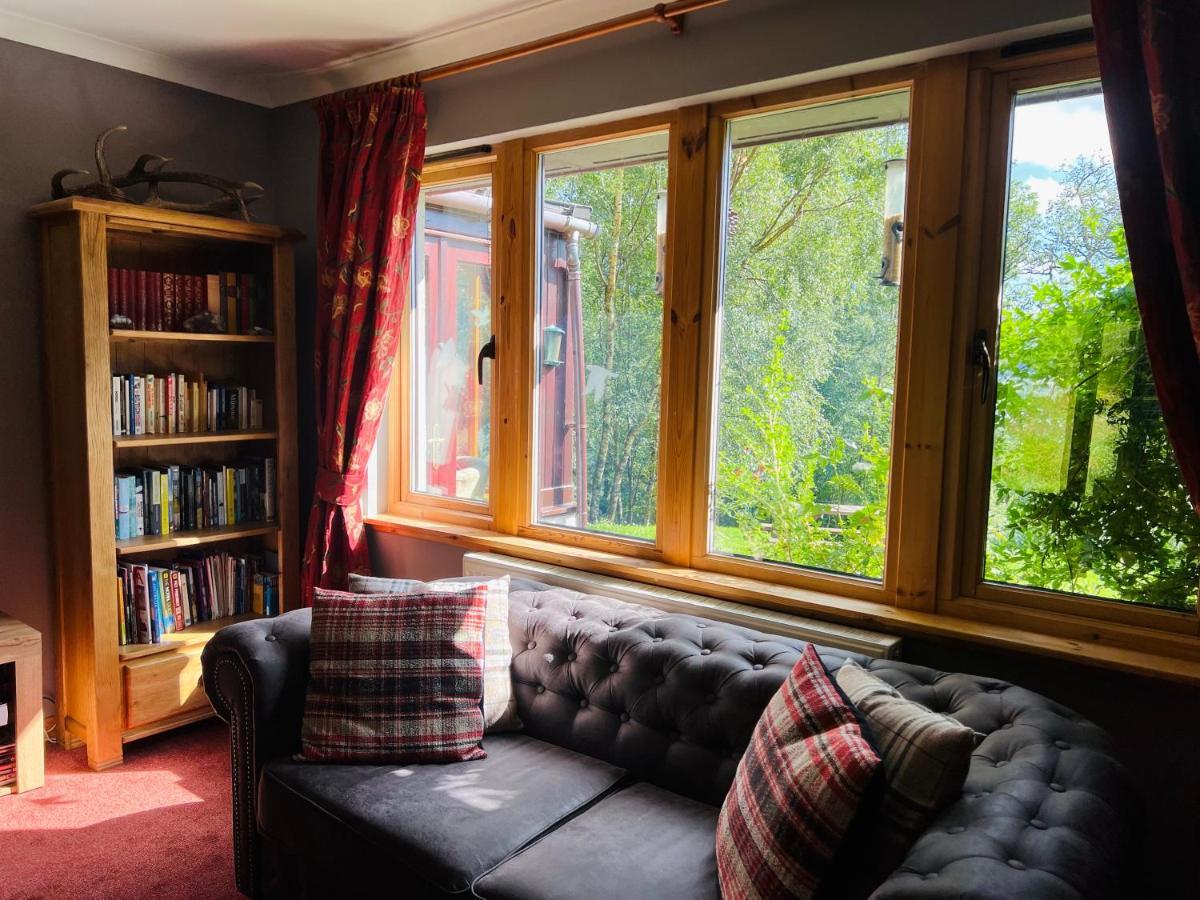 Tarmachan Cottage - West Highland Getaway フォート・ウィリアム エクステリア 写真