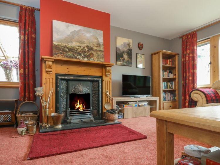 Tarmachan Cottage - West Highland Getaway フォート・ウィリアム エクステリア 写真