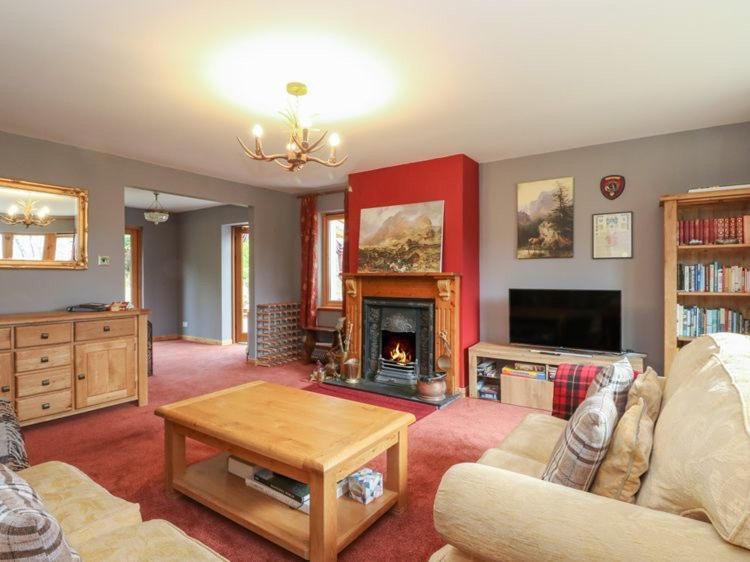 Tarmachan Cottage - West Highland Getaway フォート・ウィリアム エクステリア 写真