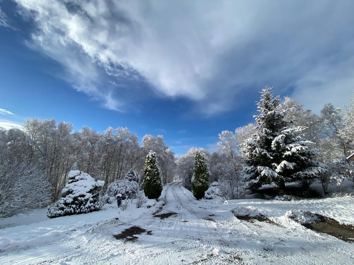 Tarmachan Cottage - West Highland Getaway フォート・ウィリアム エクステリア 写真